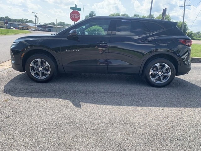 Used 2023 Chevrolet Blazer LT image 2