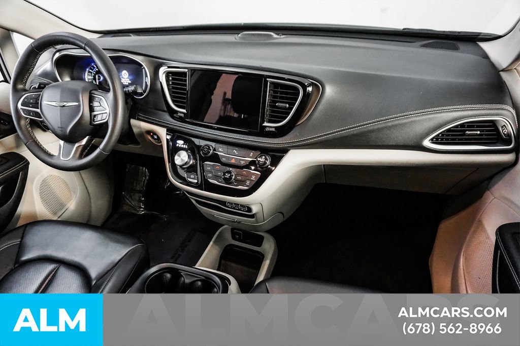 Used 2024 Chrysler Pacifica Select image 23