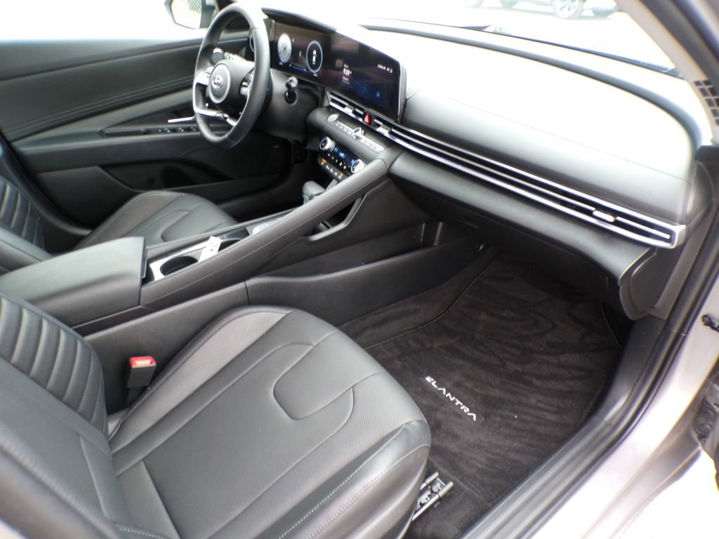 Certified 2023 Hyundai Elantra Limited w/ Cargo Package FWD image 16