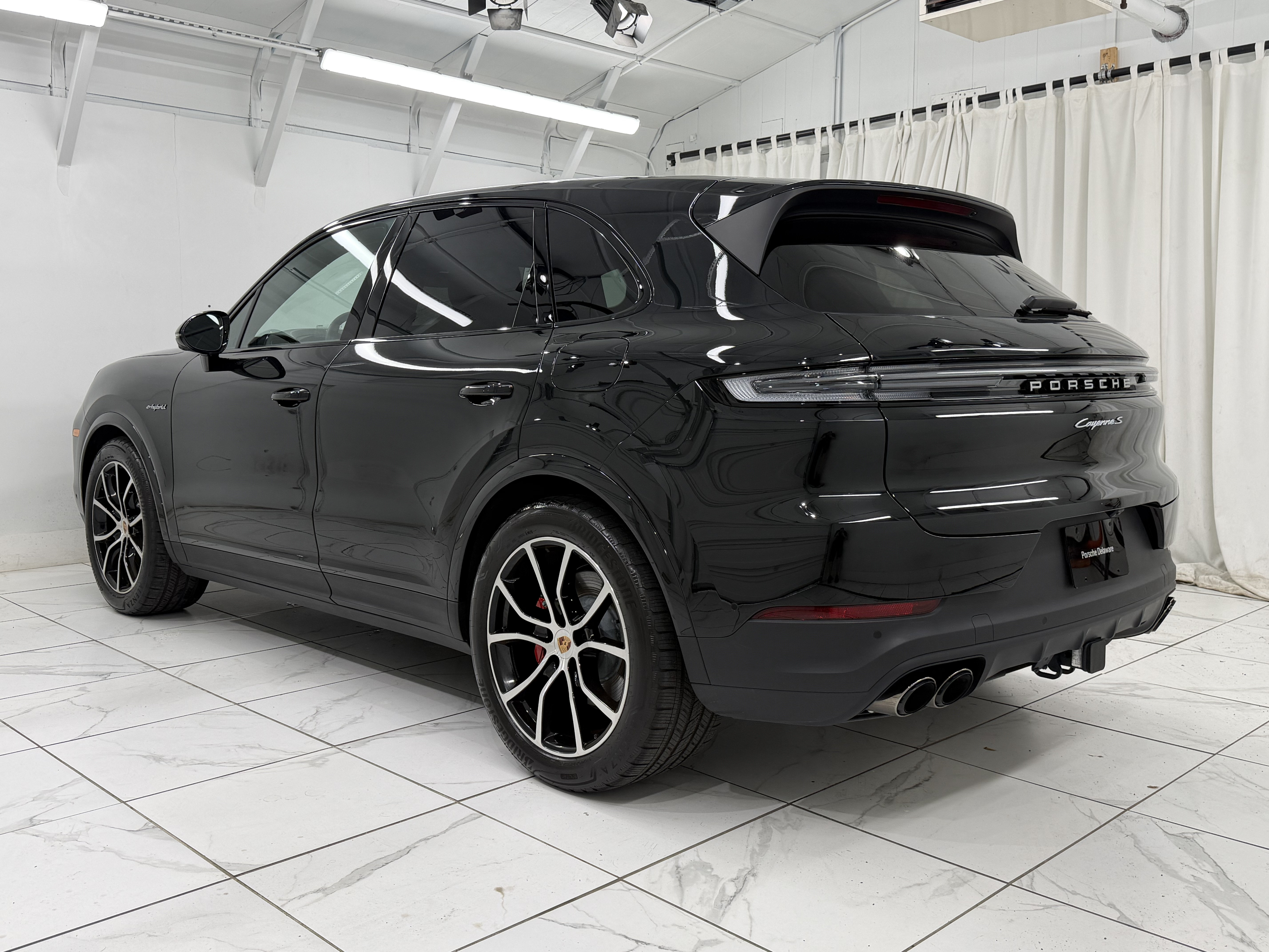 Certified 2026 Porsche Cayenne S AWD/4WD image 3