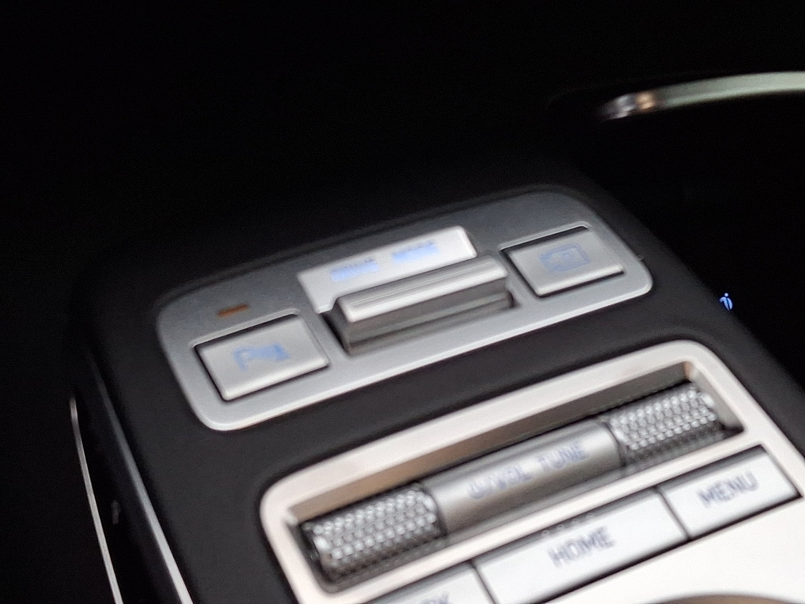 Certified 2024 Genesis GV70 2.5T AWD/4WD image 18