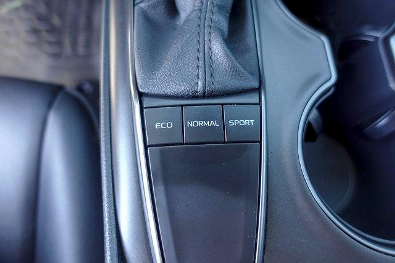 Used 2022 Toyota Camry SE FWD image 24