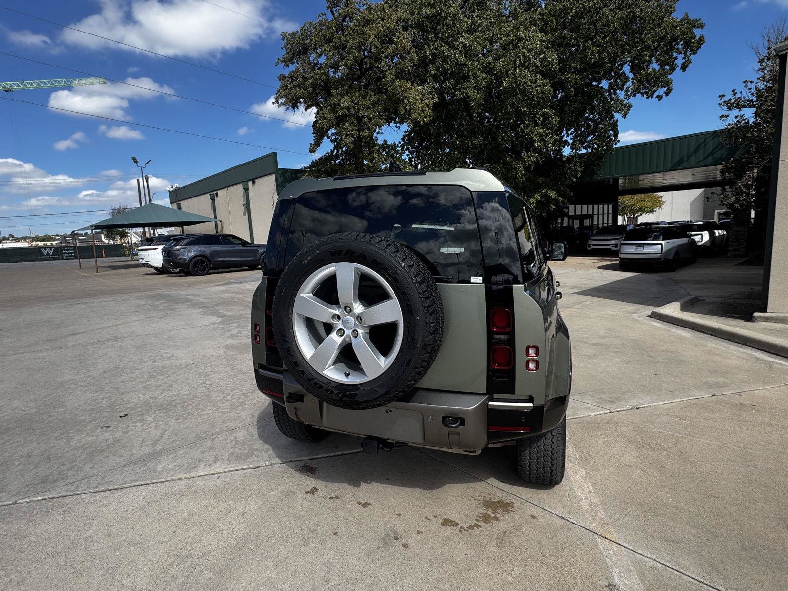 Certified 2025 Land Rover Defender 110 X-Dynamic SE AWD/4WD image 7