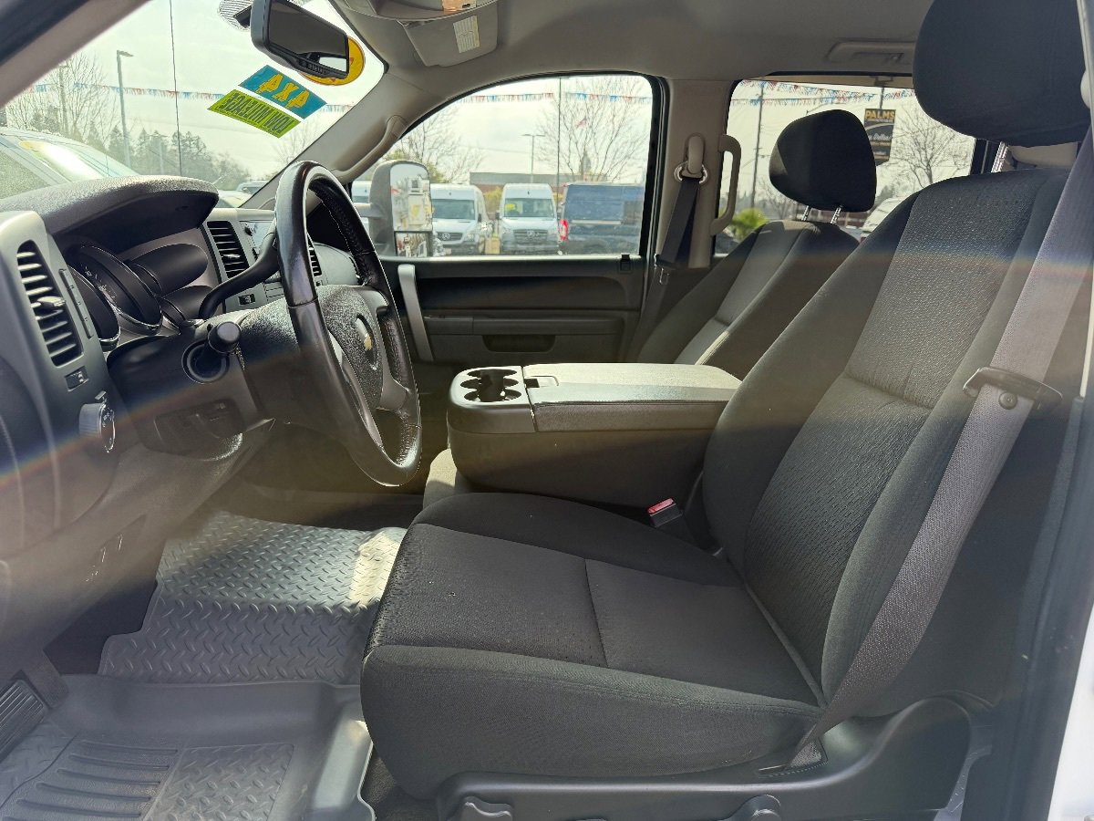 Used 2010 Chevrolet Silverado 2500 LT w/ Interior Plus Package AWD/4WD image 12