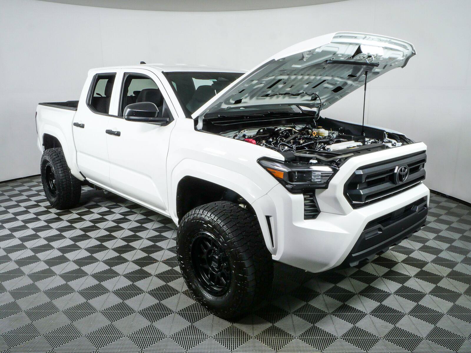 Used 2025 Toyota Tacoma SR AWD/4WD image 30