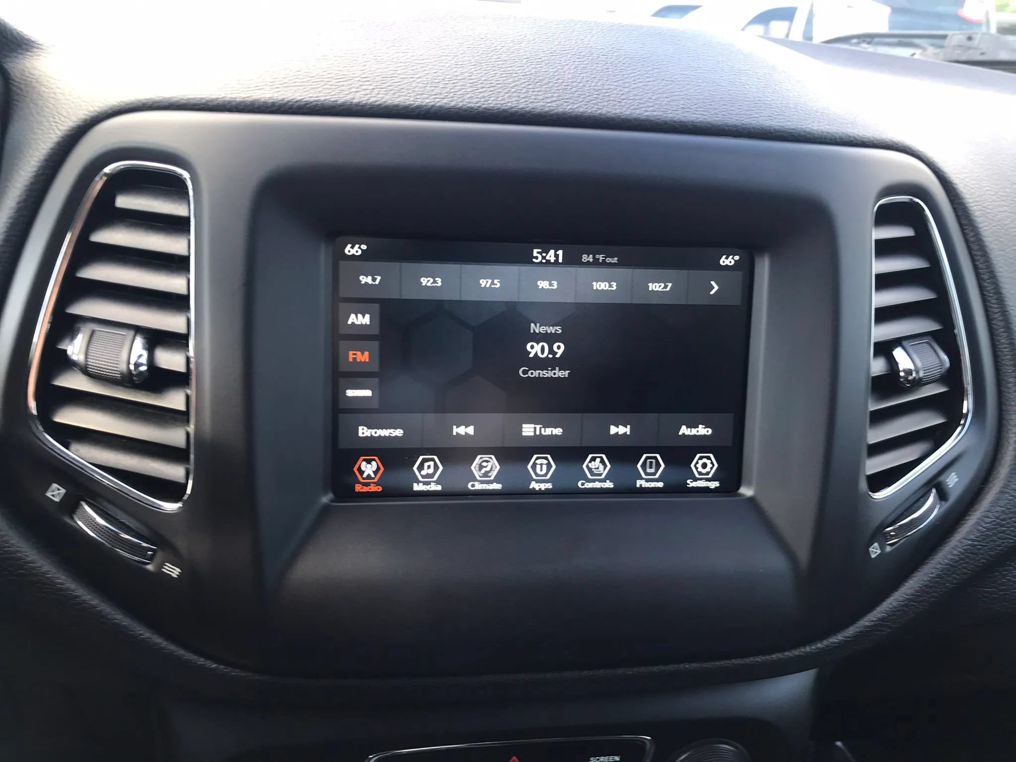 Used 2019 Jeep Compass Latitude w/ Popular Equipment Group AWD/4WD image 21