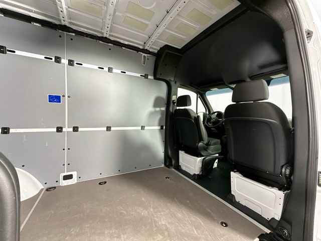 Used 2025 Mercedes-Benz Sprinter 2500 image 24