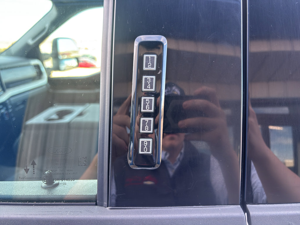 Used 2023 Ford F350 XLT w/ FX4 Off-Road Package image 32