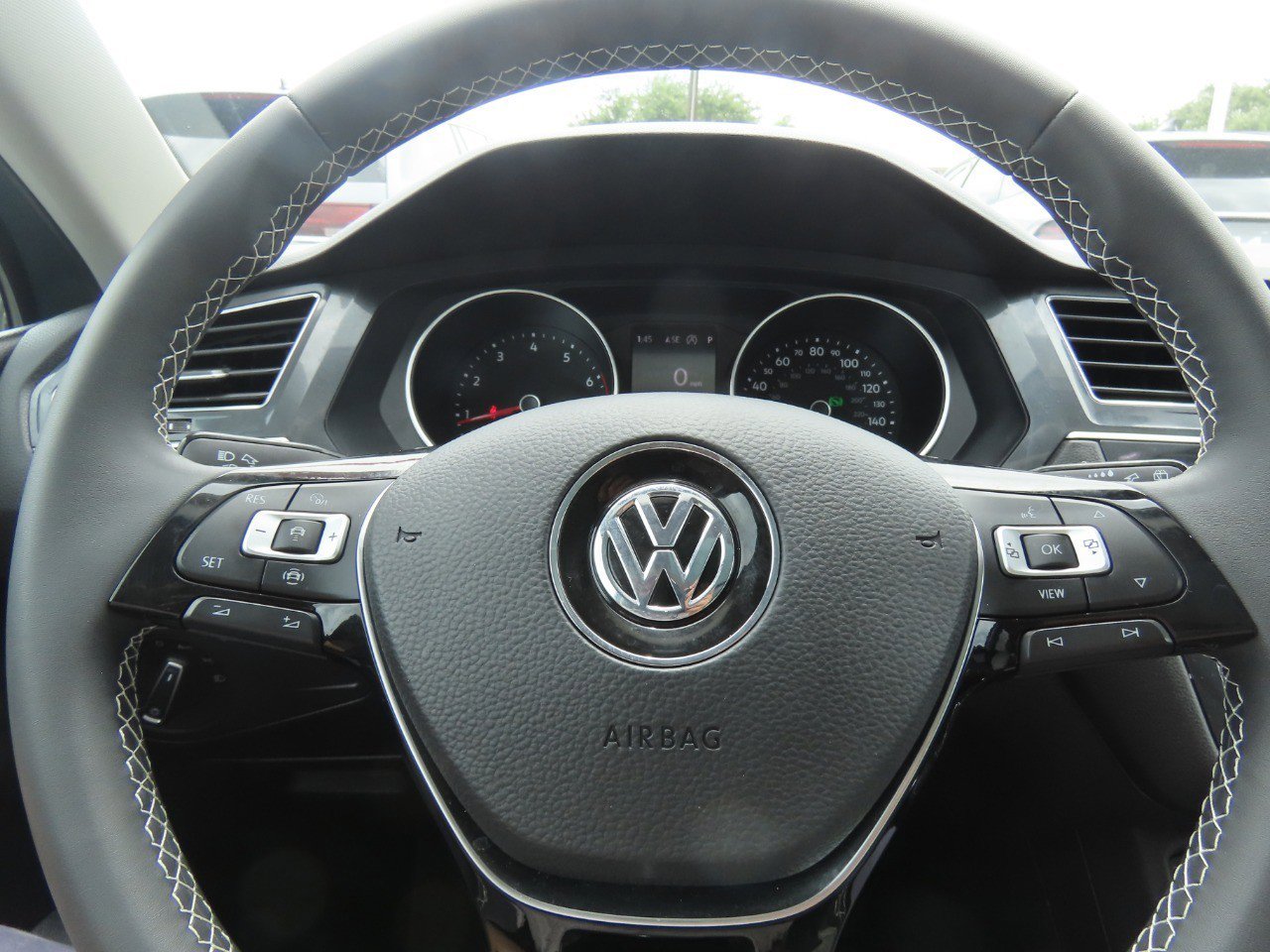 Used 2021 Volkswagen Tiguan SE w/ Panoramic Sunroof Package FWD image 26