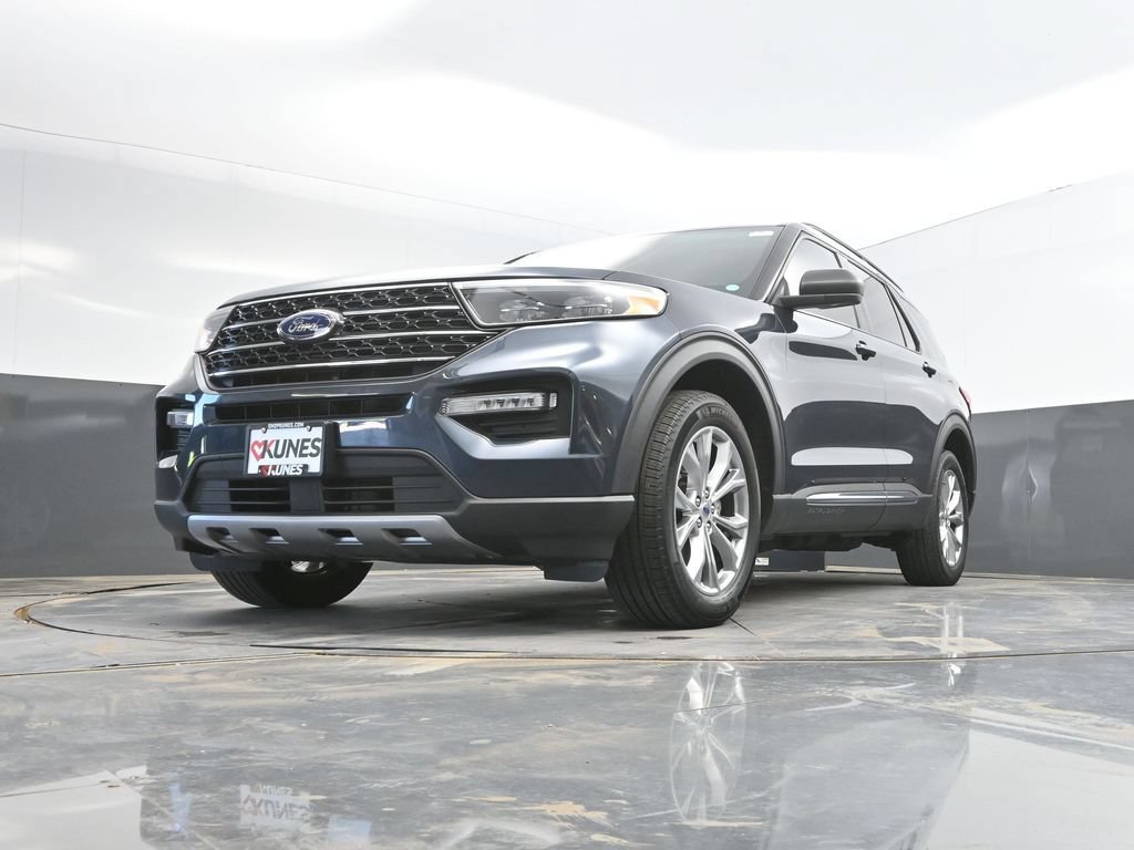 Used 2024 Ford Explorer XLT w/ Equipment Group 202A AWD/4WD image 38