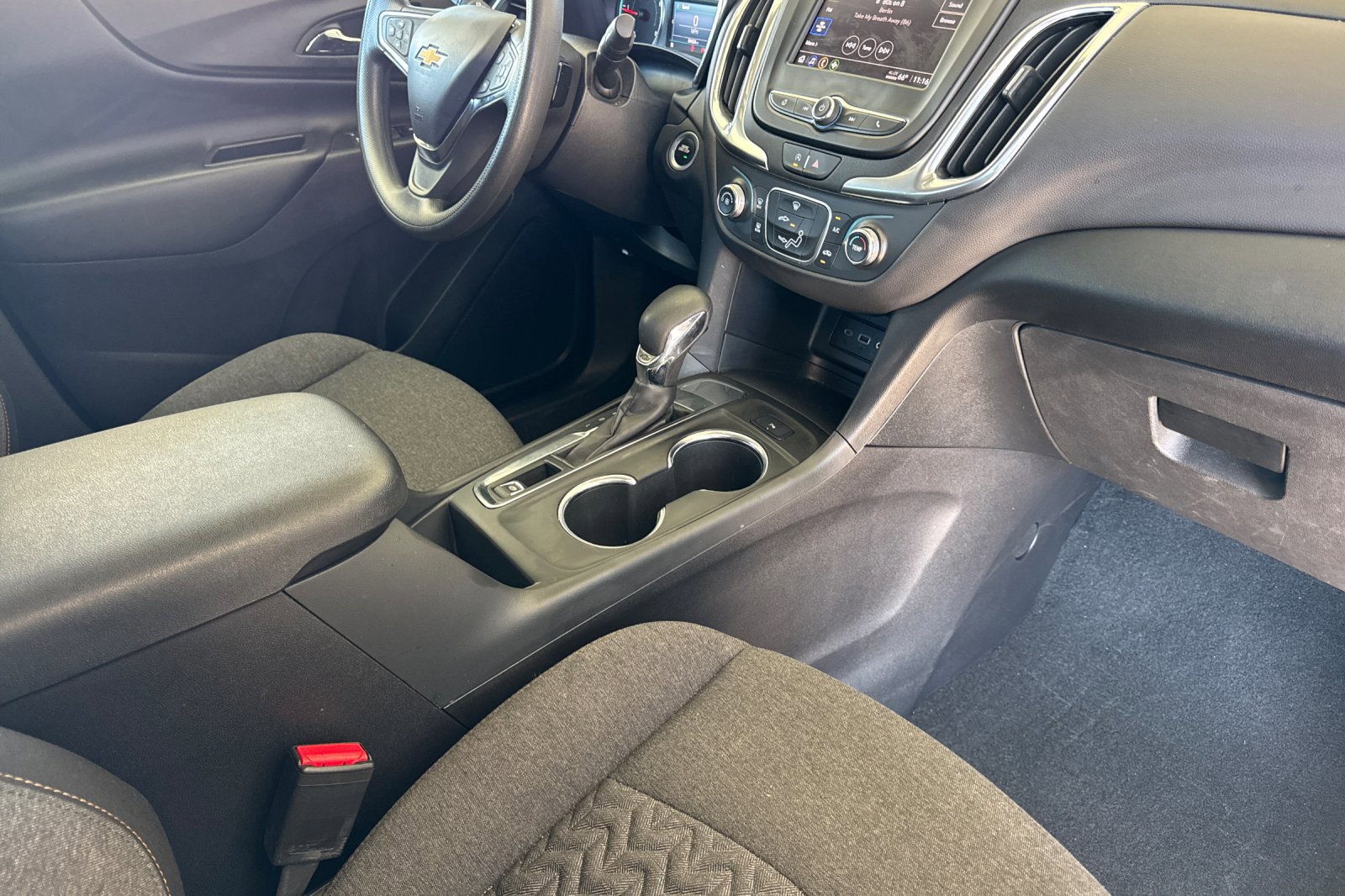 Used 2024 Chevrolet Equinox LT w/ LPO, Floor Liner Package FWD image 16