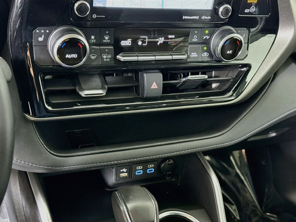 Certified 2022 Toyota Highlander XLE AWD/4WD image 8