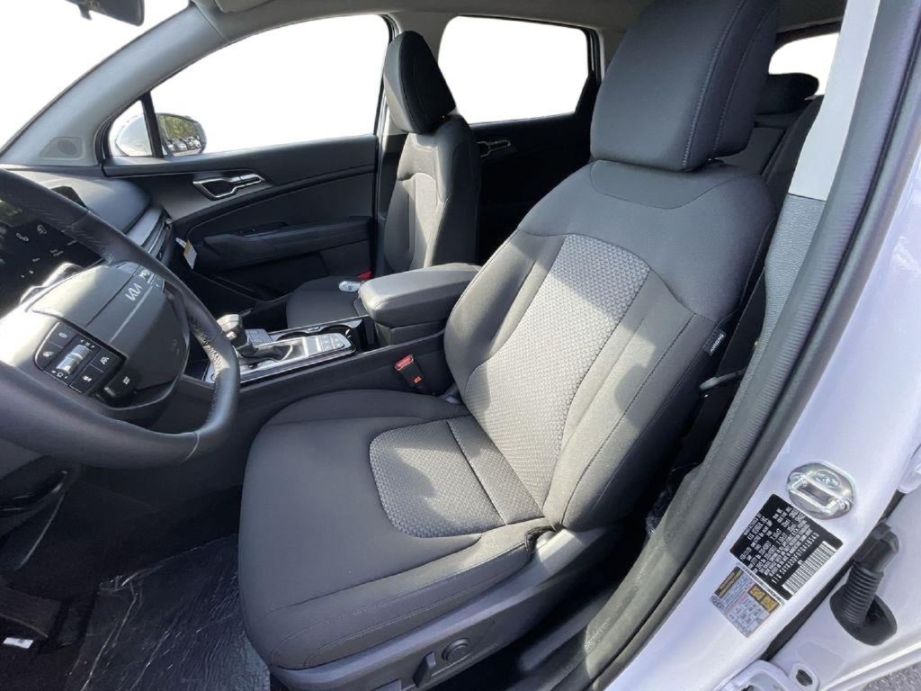 New 2026 Kia Sportage LX w/ LX Convenience Package FWD image 12