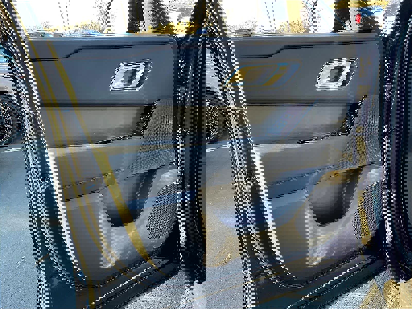 New 2025 Land Rover Range Rover Velar Dynamic SE AWD/4WD image 24