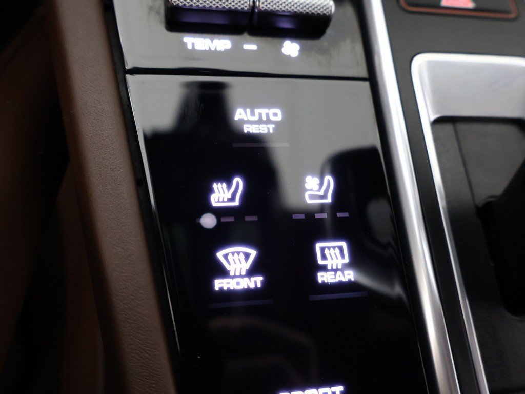 Used 2023 Porsche Cayenne Platinum Edition image 57