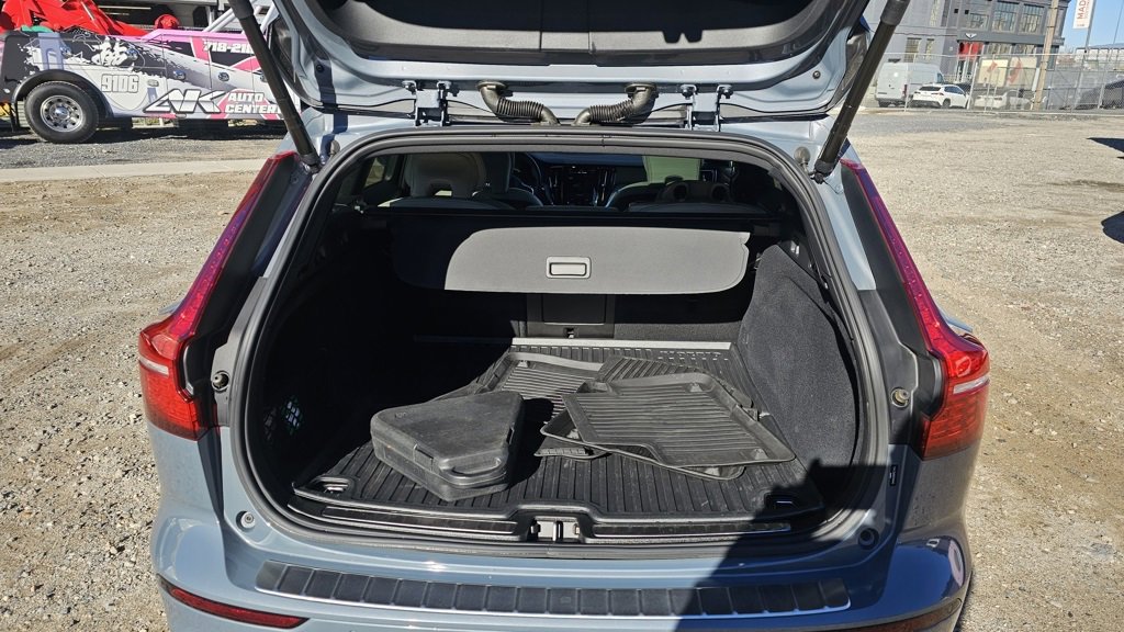 Certified 2024 Volvo V60 B5 Cross Country Ultimate image 7