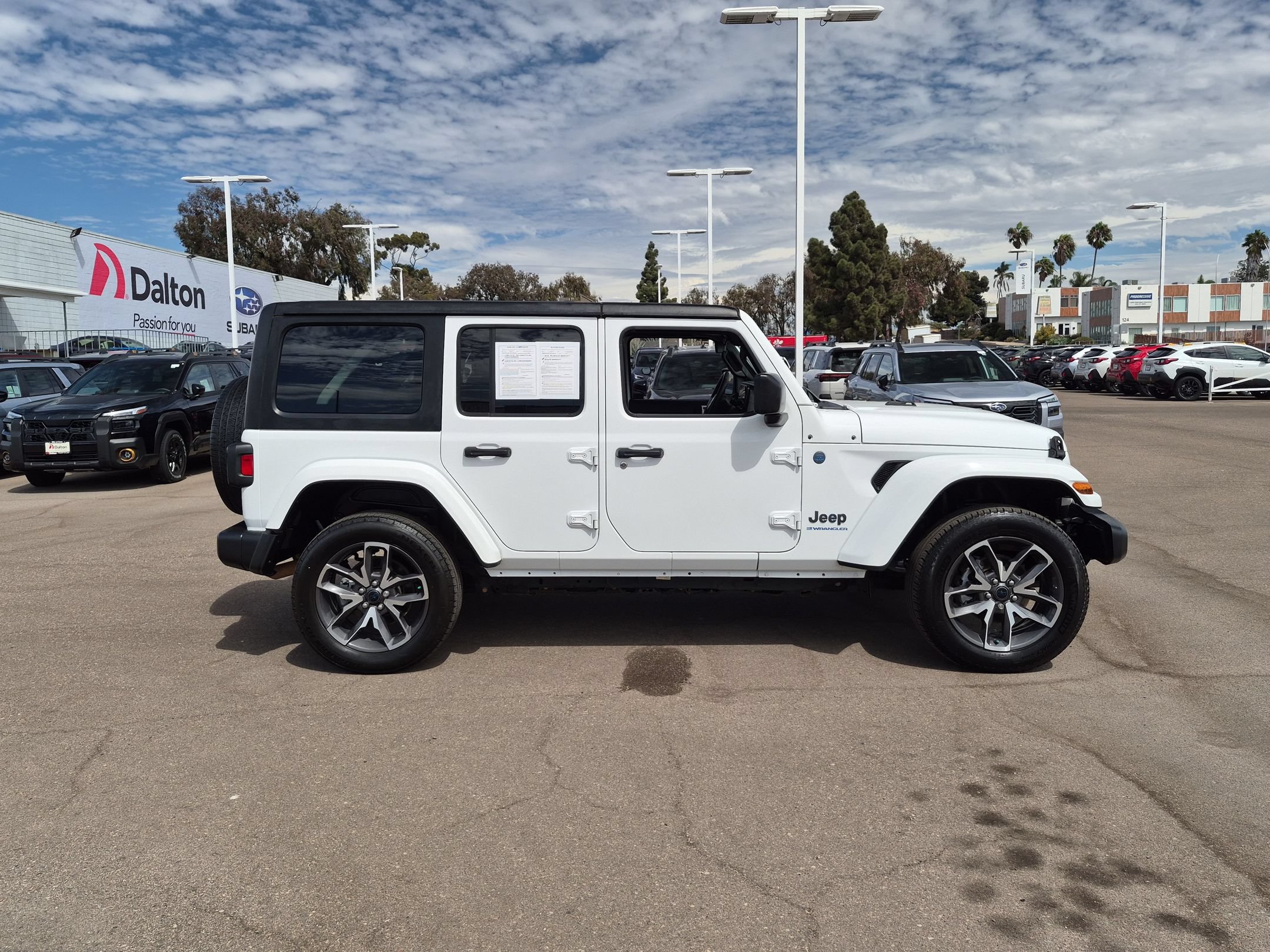 Used 2024 Jeep Wrangler Unlimited AWD/4WD image 5