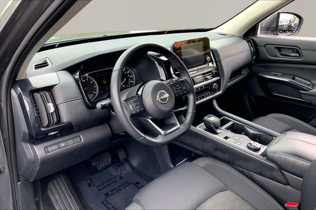 Used 2023 Nissan Pathfinder SV AWD/4WD image 12