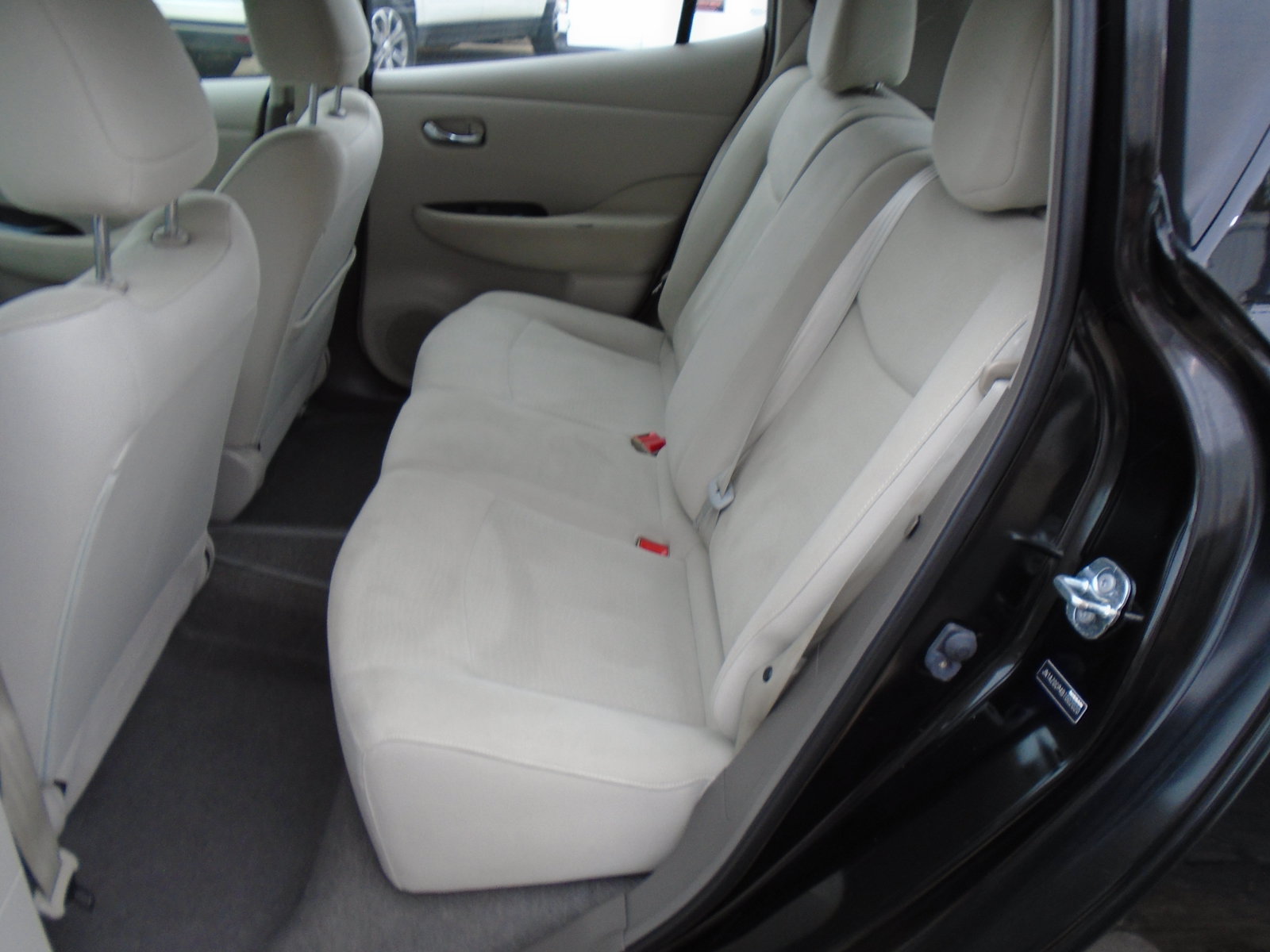 Used 2011 Nissan Leaf w/ Eco Design Pkg FWD image 11