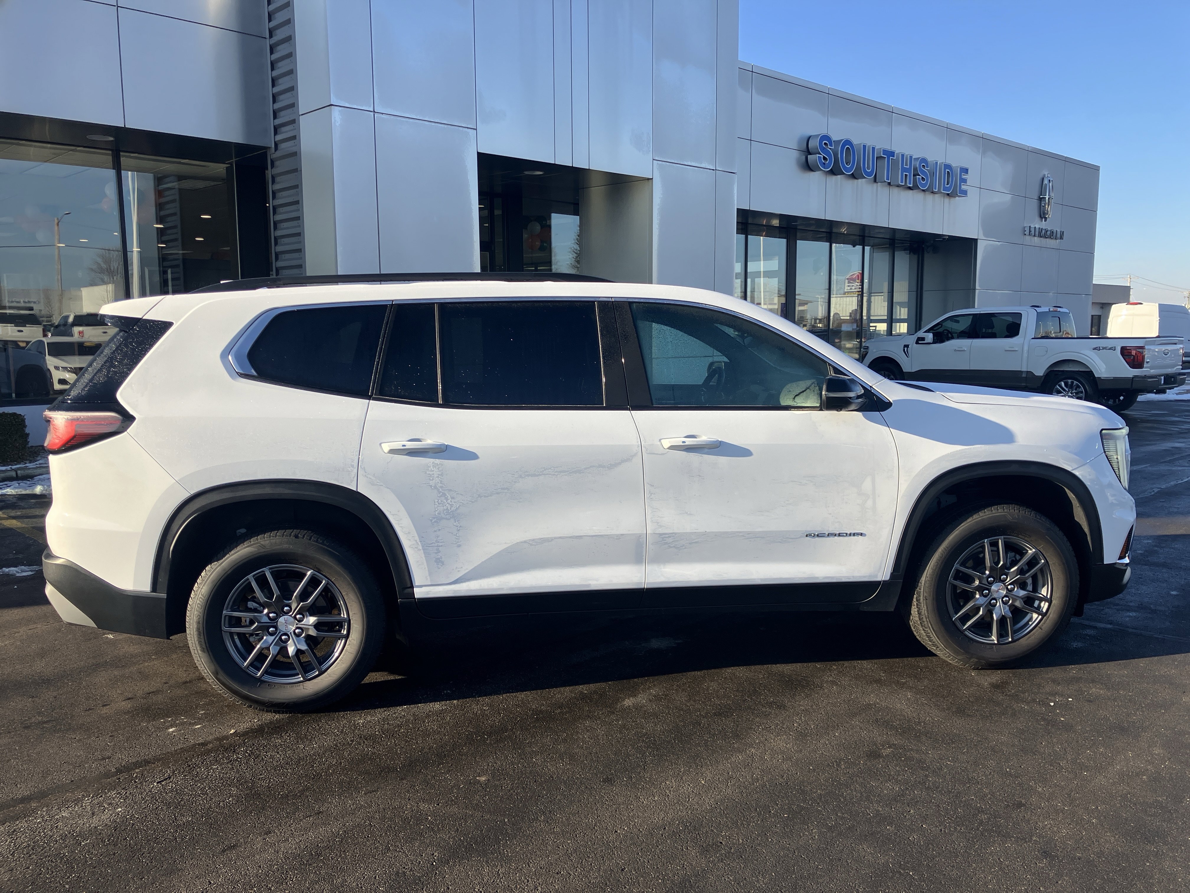 Used 2025 GMC Acadia Elevation image 8