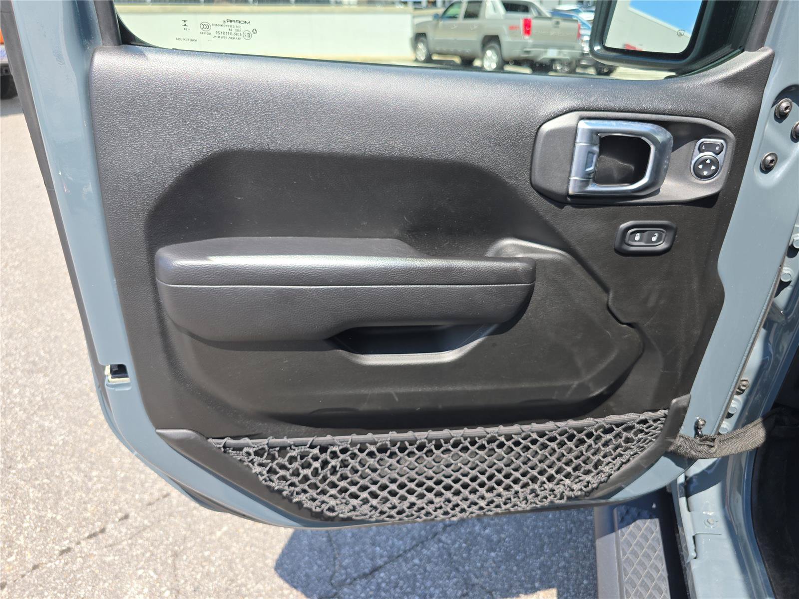 Used 2024 Jeep Gladiator Mojave w/ Technology Group AWD/4WD image 18