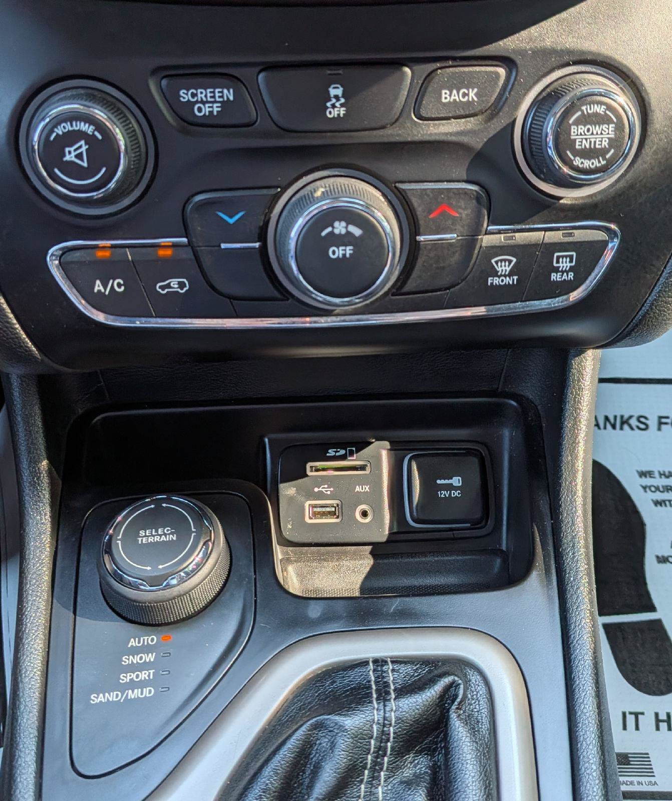 Used 2016 Jeep Cherokee Sport w/ Cold Weather Group AWD/4WD image 18