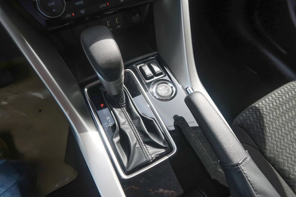 New 2026 Mitsubishi Eclipse Cross LE AWD/4WD image 32