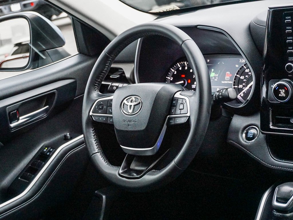 Used 2022 Toyota Highlander XLE image 17
