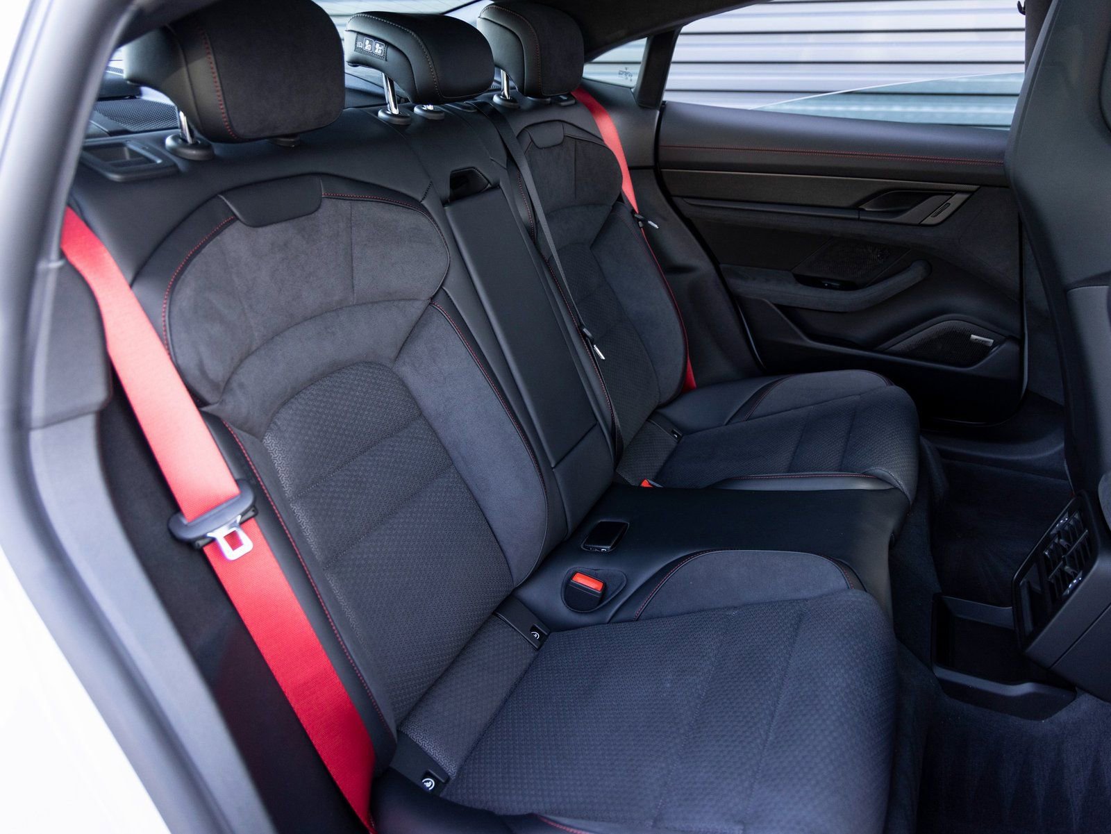 Used 2025 Porsche Taycan GTS image 30