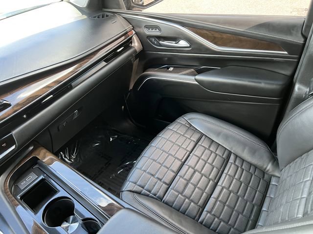 Used 2023 Cadillac Escalade Sport Platinum w/ LPO, ONYX Package AWD/4WD image 17