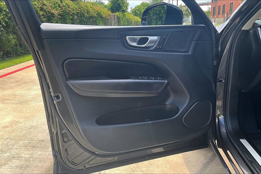 Used 2023 Volvo XC60 B5 Ultimate FWD image 24
