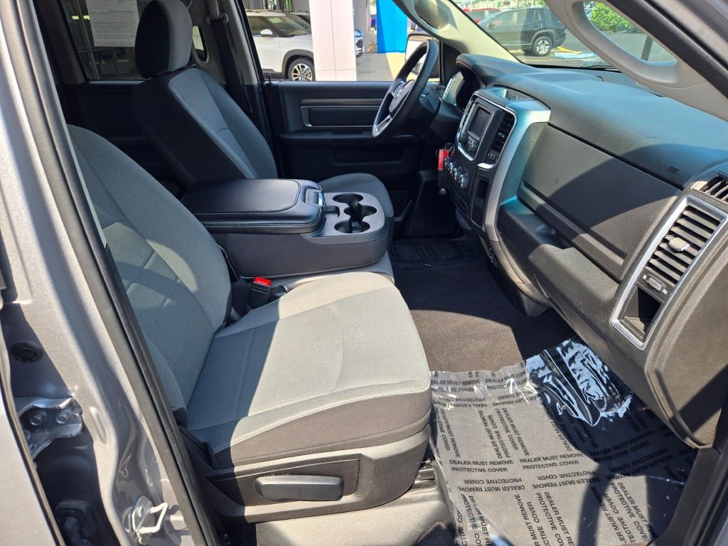 Used 2024 RAM 1500 Classic SLT AWD/4WD image 7