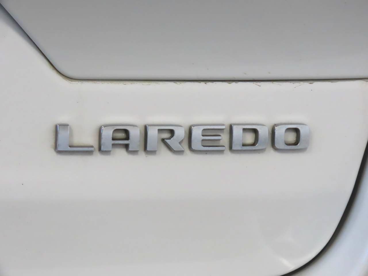 Used 2023 Jeep Grand Cherokee Laredo w/ Luxury Tech Group I RWD image 17
