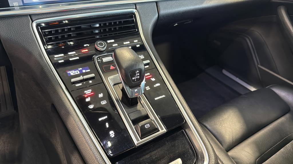 Used 2018 Porsche Panamera 4 image 20