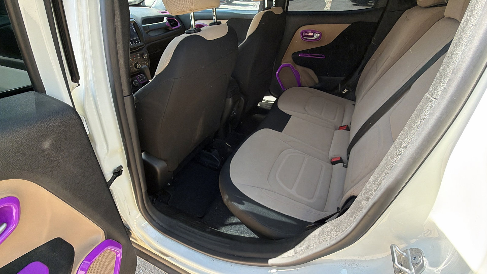 Used 2020 Jeep Renegade Latitude w/ UConnect 8.4 Nav Group AWD/4WD image 23