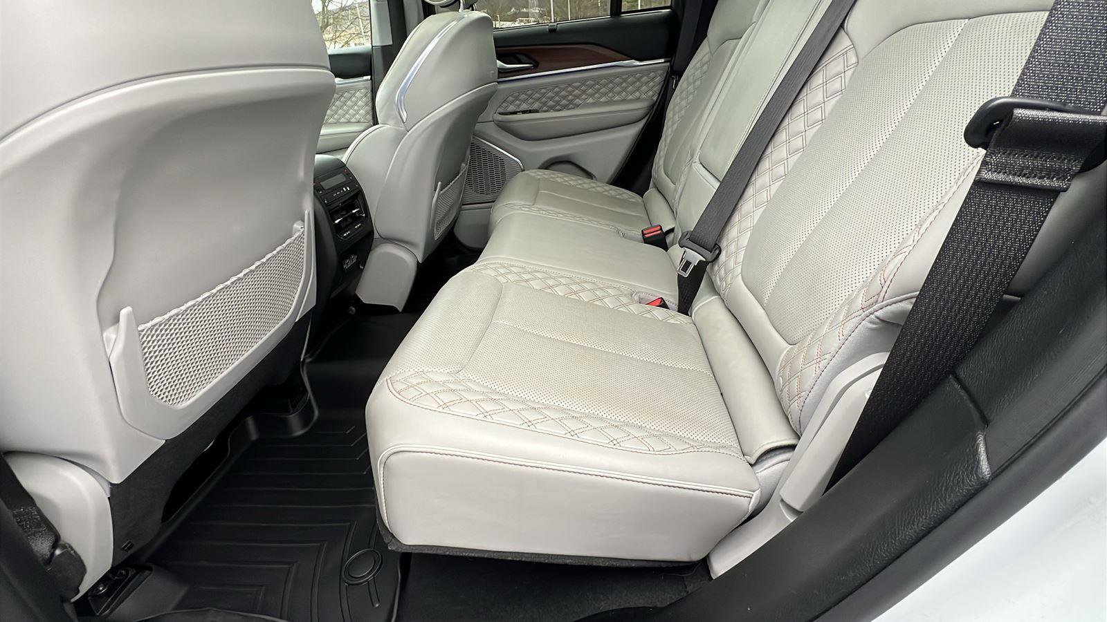 Used 2022 Jeep Grand Cherokee Summit w/ Adv Protech Group IV AWD/4WD image 18