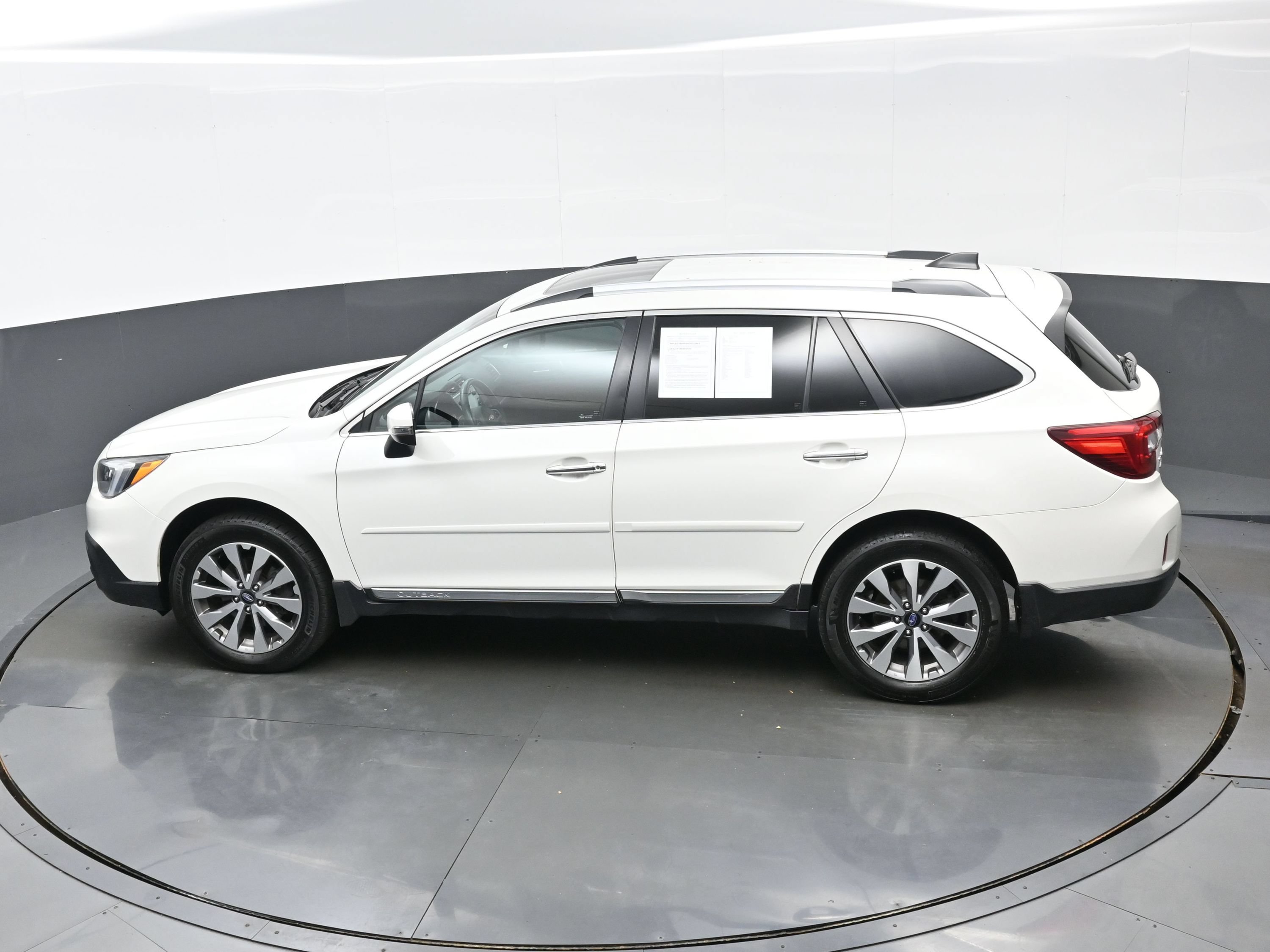 Used 2017 Subaru Outback 3.6R Touring AWD/4WD image 37