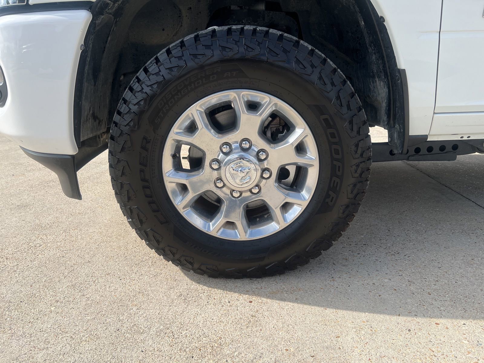 Used 2025 RAM 3500 Laramie AWD/4WD image 7