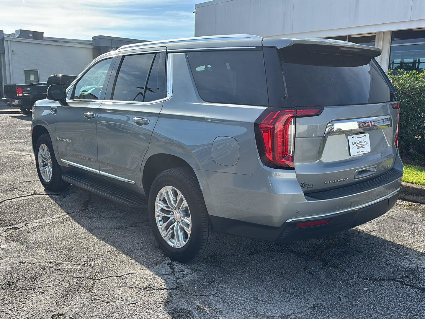 Used 2023 GMC Yukon SLT w/ SLT Premium Package RWD image 5