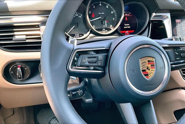 Used 2026 Porsche Macan AWD/4WD image 11