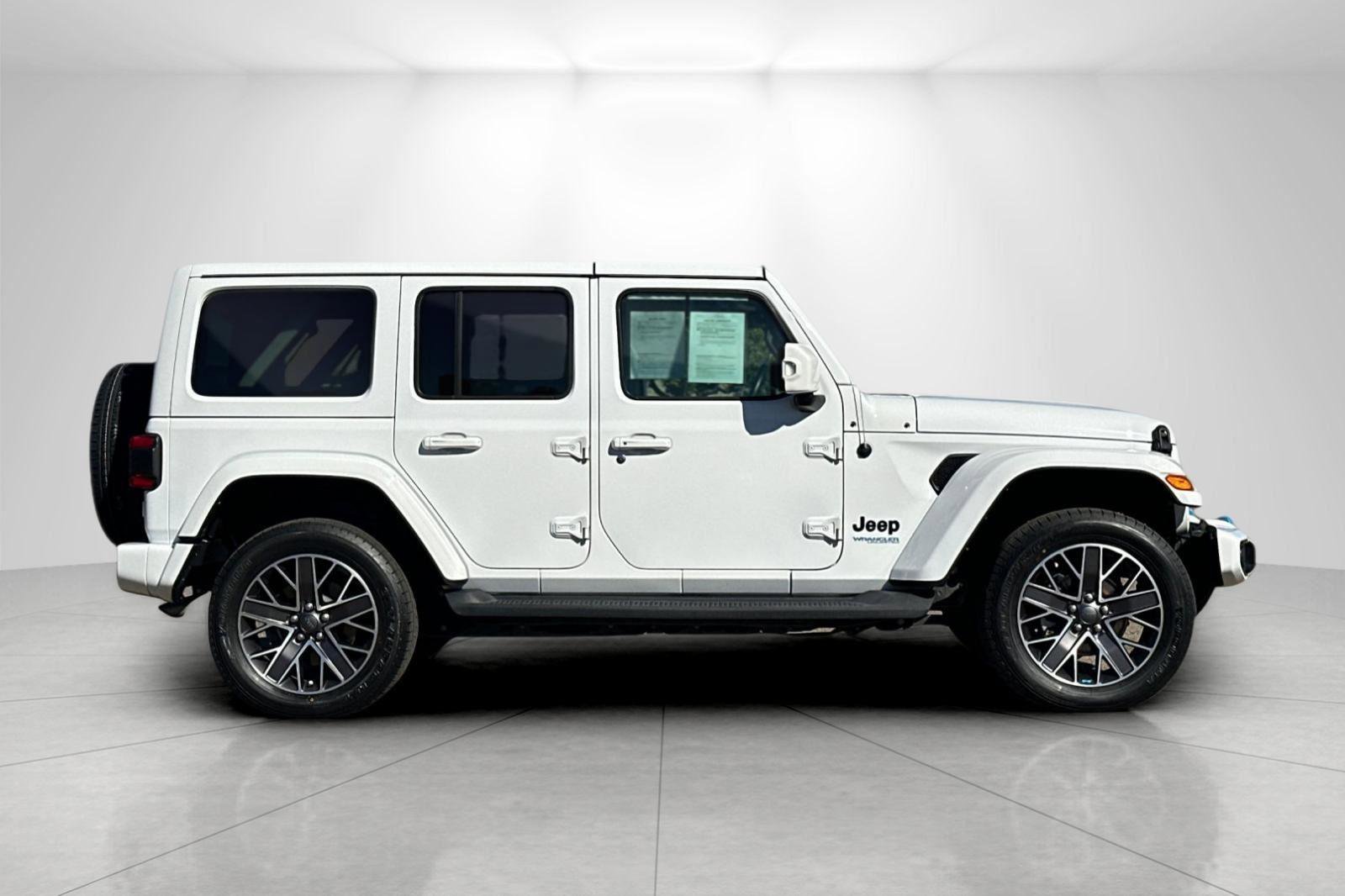 Used 2022 Jeep Wrangler Unlimited Sahara image 2