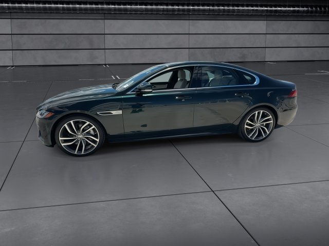 Used 2024 Jaguar XF R-Dynamic SE RWD image 5