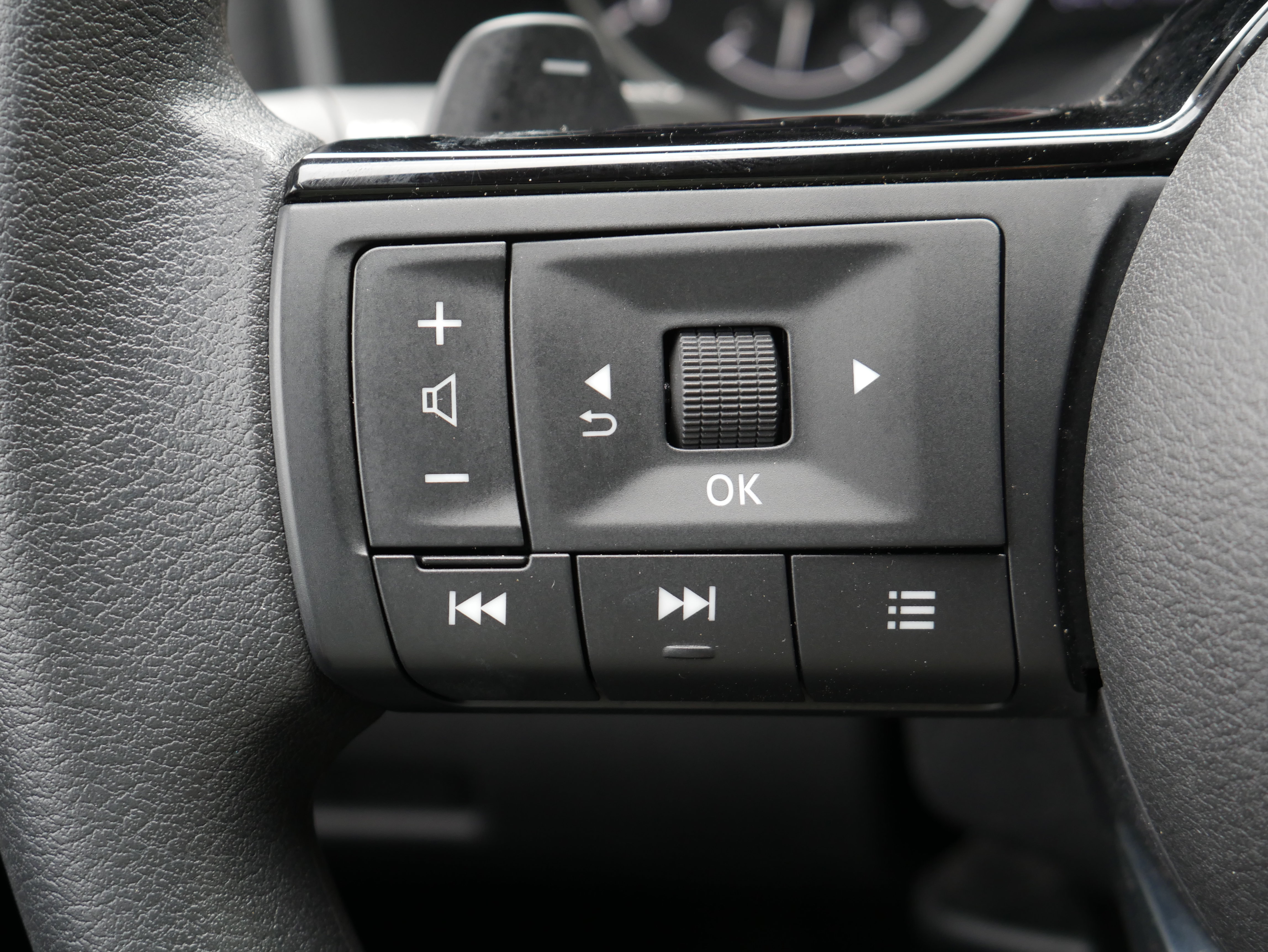 Used 2023 Nissan Rogue SV AWD/4WD image 23