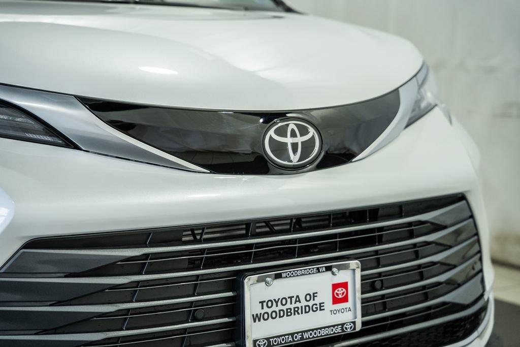 Used 2026 Toyota Sienna Limited AWD/4WD image 12