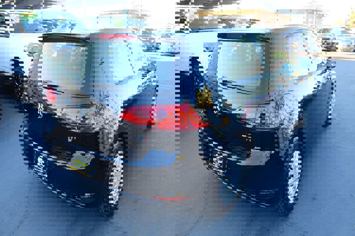 Used 2015 Volkswagen Golf Launch Edition image 7