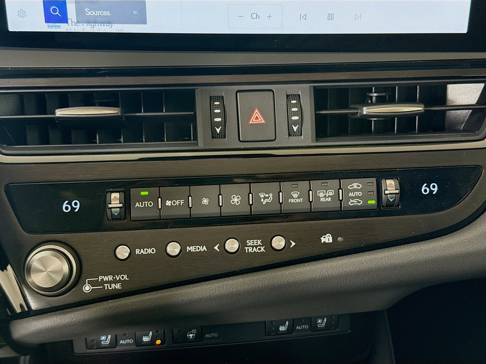 Used 2025 Lexus ES 350 350 w/ Premium Package image 16