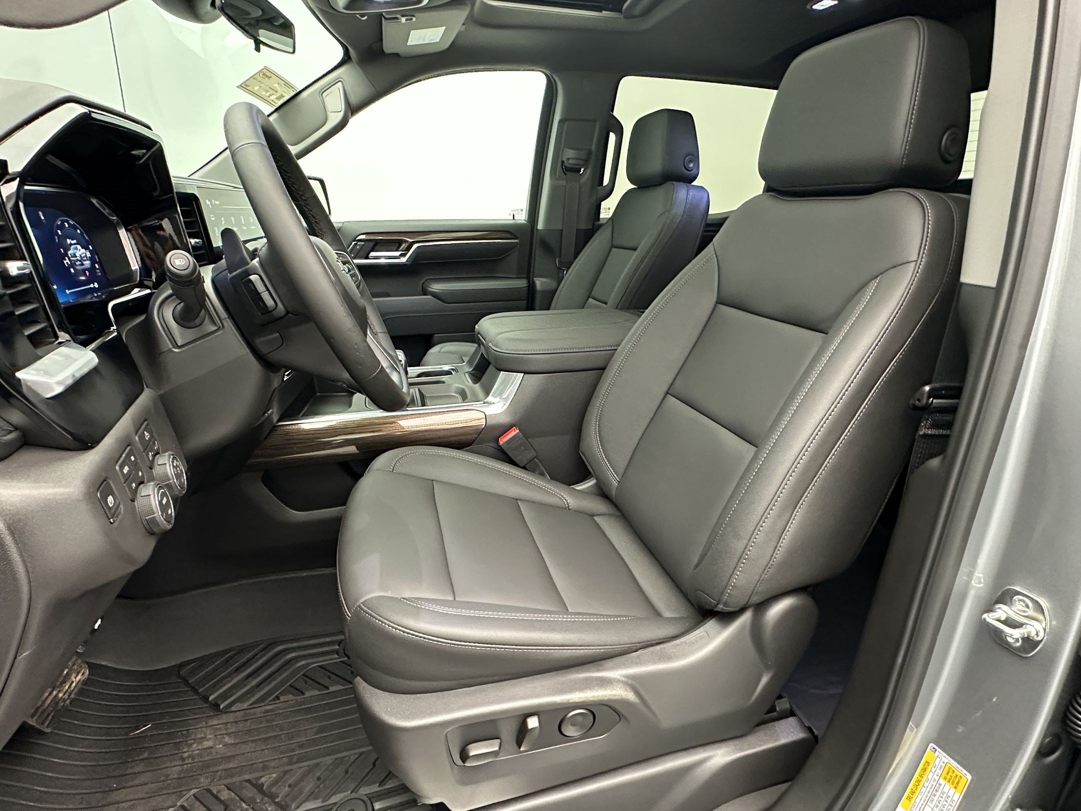 New 2026 Chevrolet Silverado 1500 LT Trail Boss w/ Convenience Package II AWD/4WD image 5