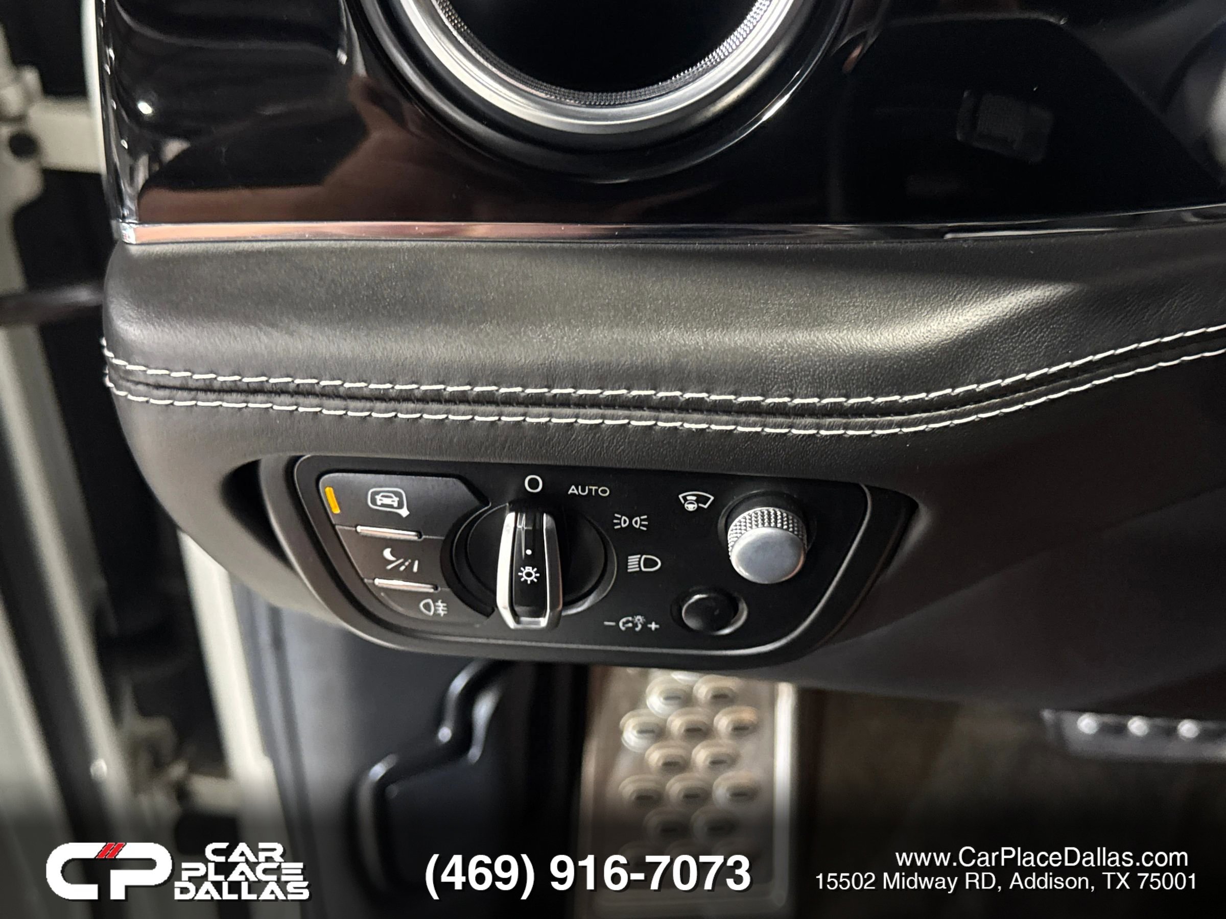 Used 2017 Bentley Bentayga AWD/4WD image 23