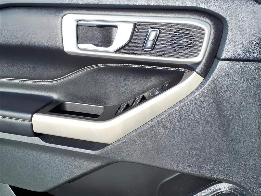 Used 2022 Ford Explorer XLT w/ Equipment Group 202A image 19