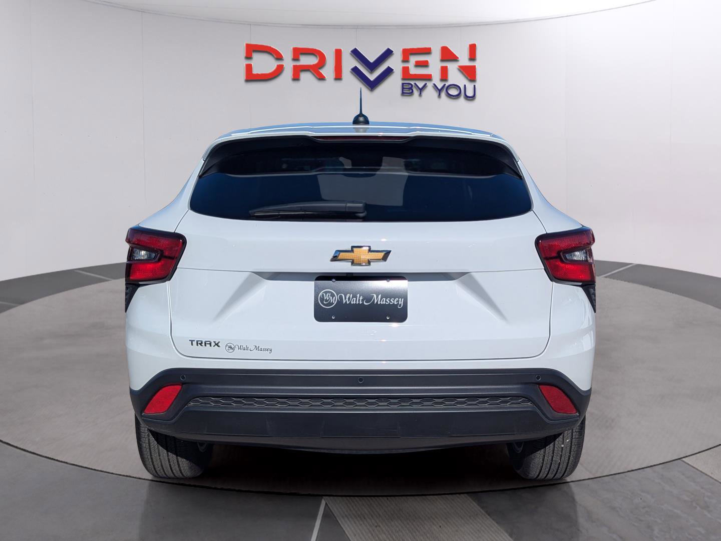 Used 2025 Chevrolet Trax LS w/ LS Convenience Package image 4